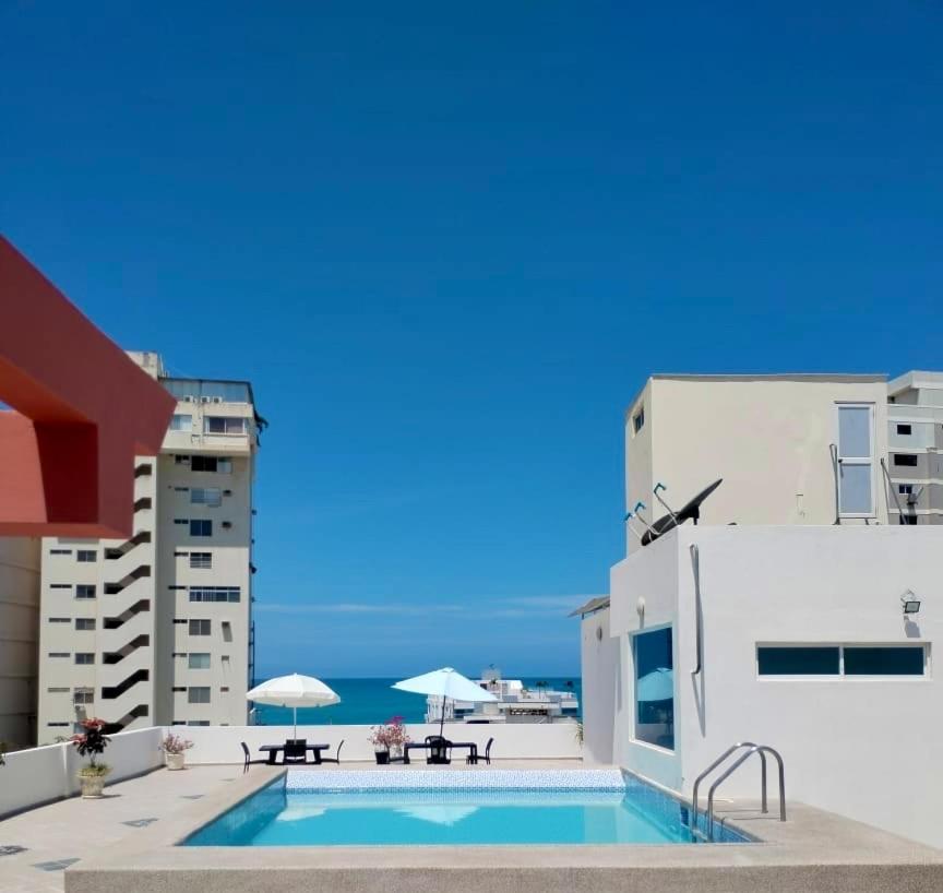 Alojate A Una Calle De La Playa Y Malecon Salinas  Luaran gambar